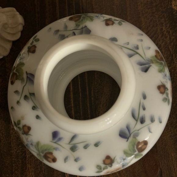 VINTAGE MILK GLASS HURRICANE LAMP SHADE 1960’s - Picture 6 of 11